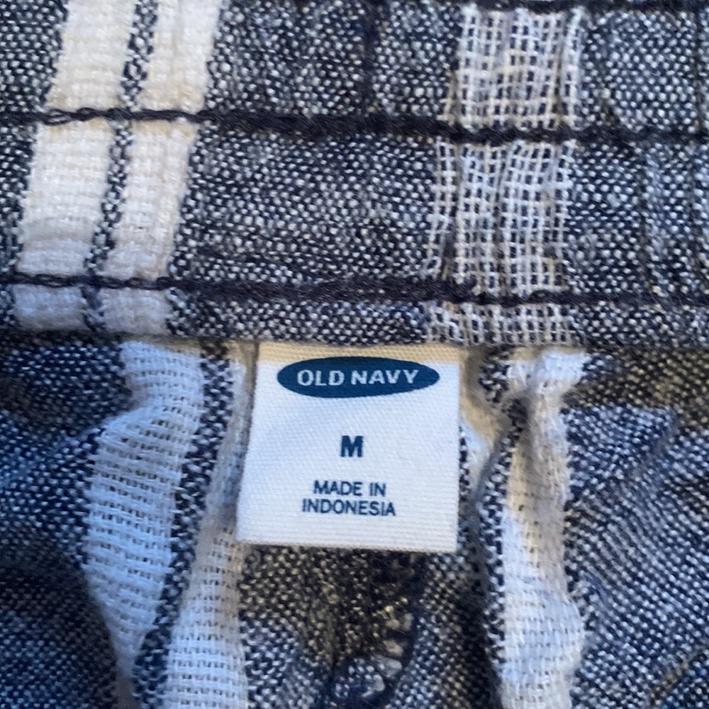 Old Navy Linen Shorts - Picture 2 of 2